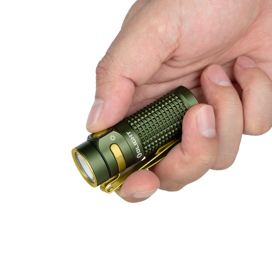 Olight Baton 4 Premium Edition - Leistungsstarke Mini-Taschenlampe mit Ladecase